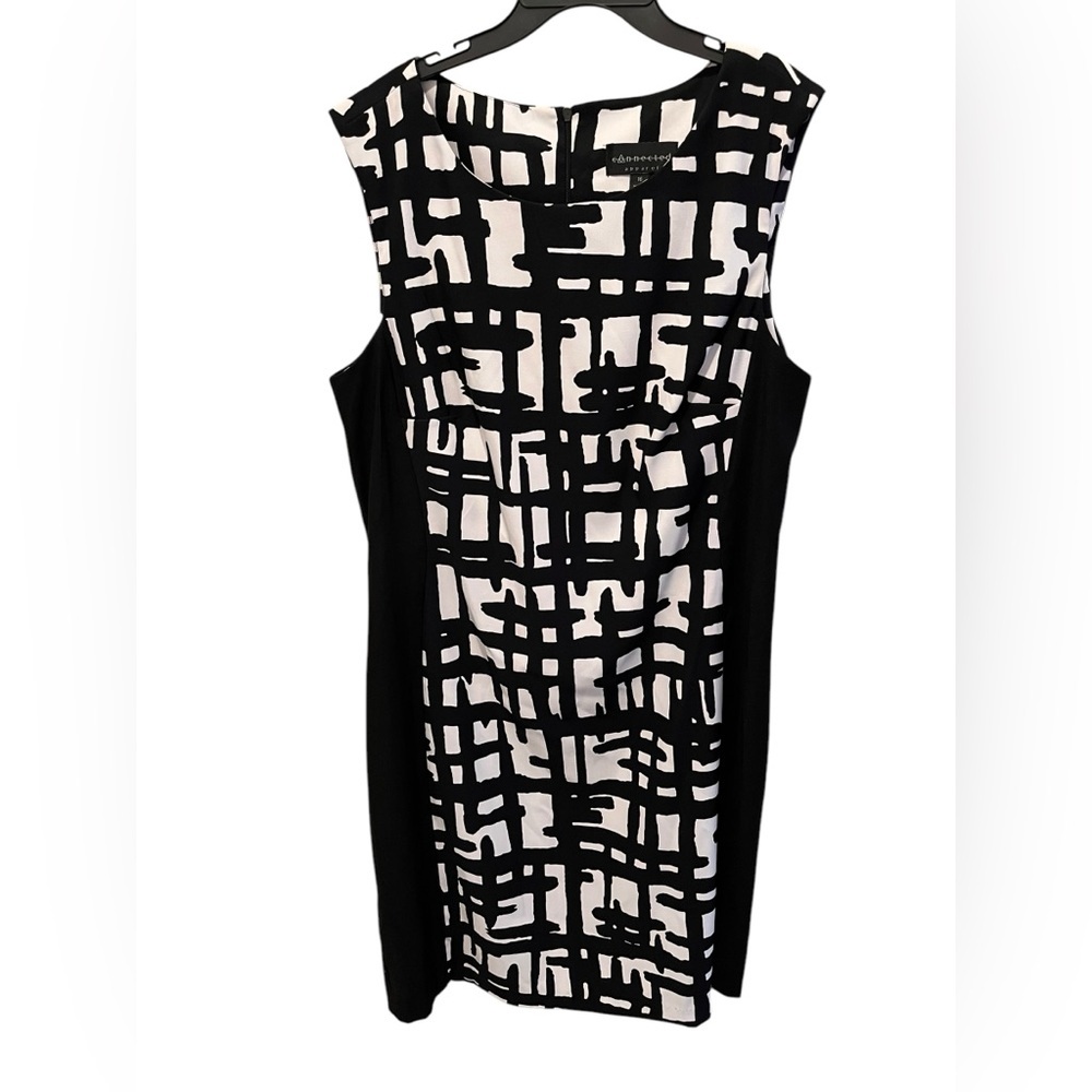 Black‎ and White Sleeveless Dress